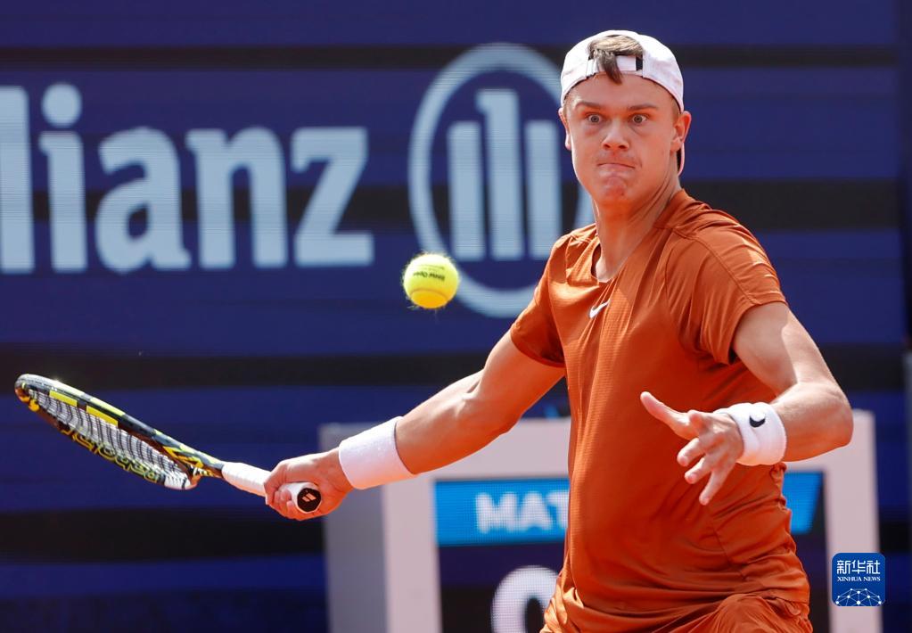 收球于胸前 收球于胸前